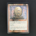 [FOIL] Pariah's Shield (Retro Frame) (Serial Numbered) - Ravnica Remastered: Extras - English - NM - 323/500