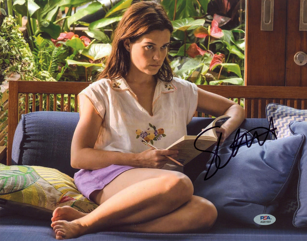 Sarah Catherine Hook The White Lotus Signed 11x14 Photo PSA/DNA #AQ51607